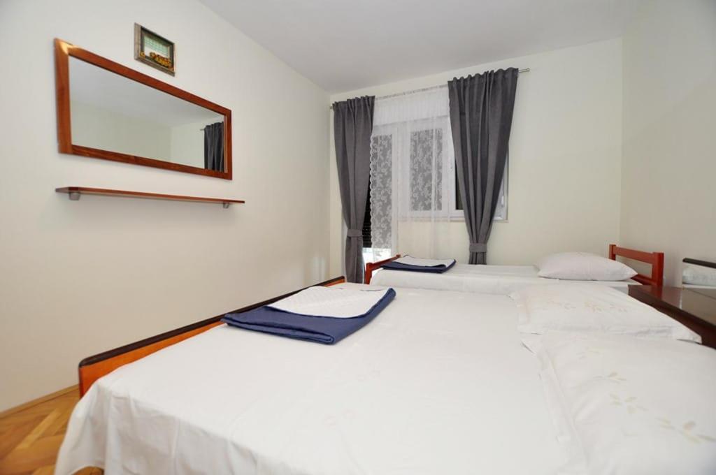 Apartments Gabi Omis Bagian luar foto