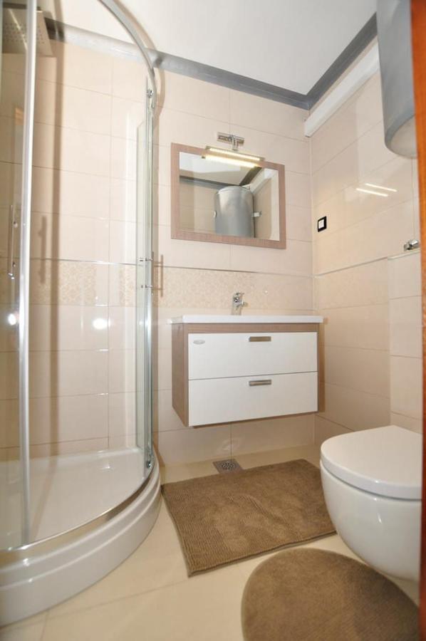 Apartments Gabi Omis Bagian luar foto