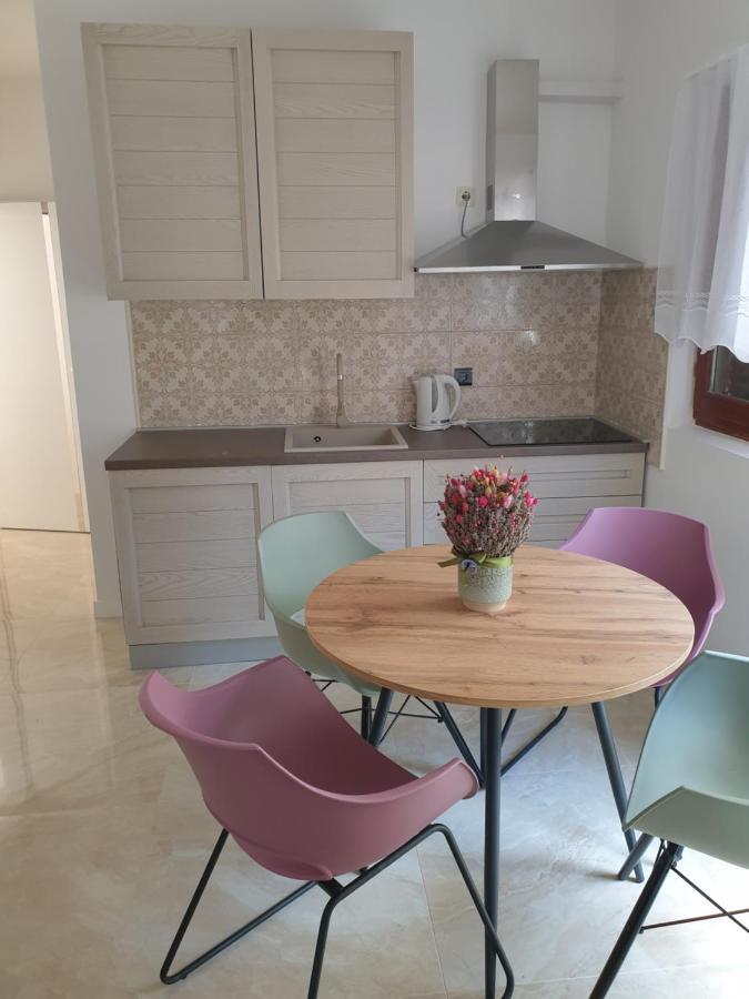 Apartments Gabi Omis Bagian luar foto