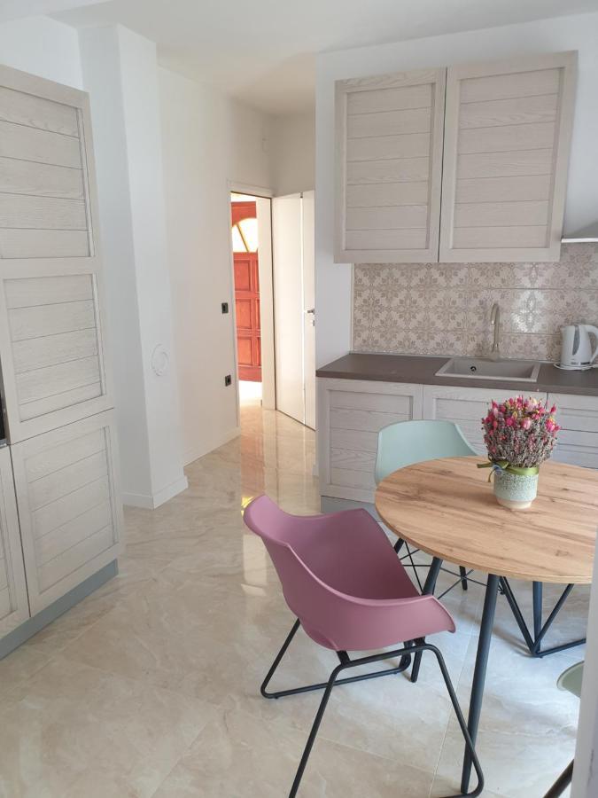Apartments Gabi Omis Bagian luar foto