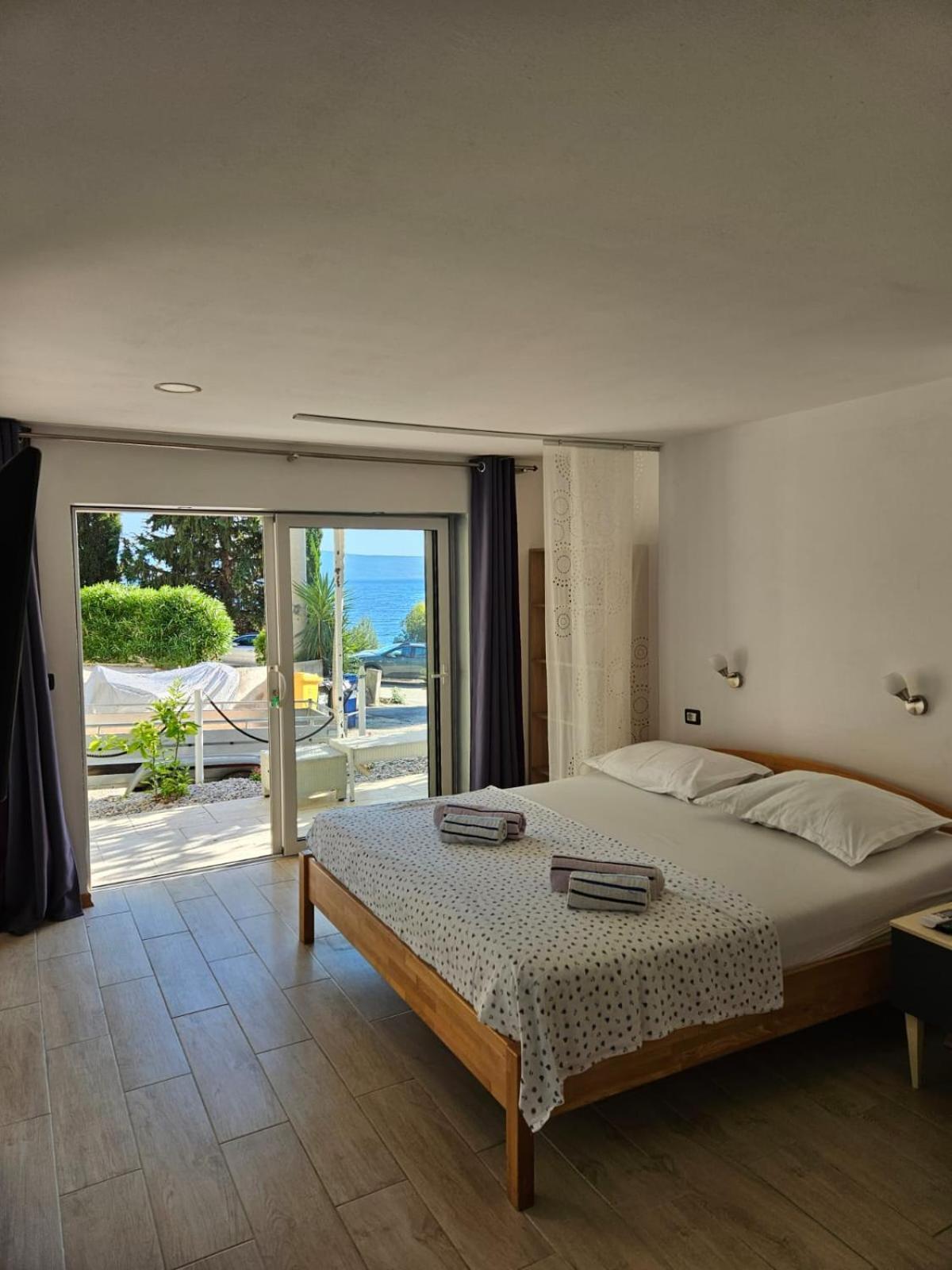 Apartments Gabi Omis Ruang foto