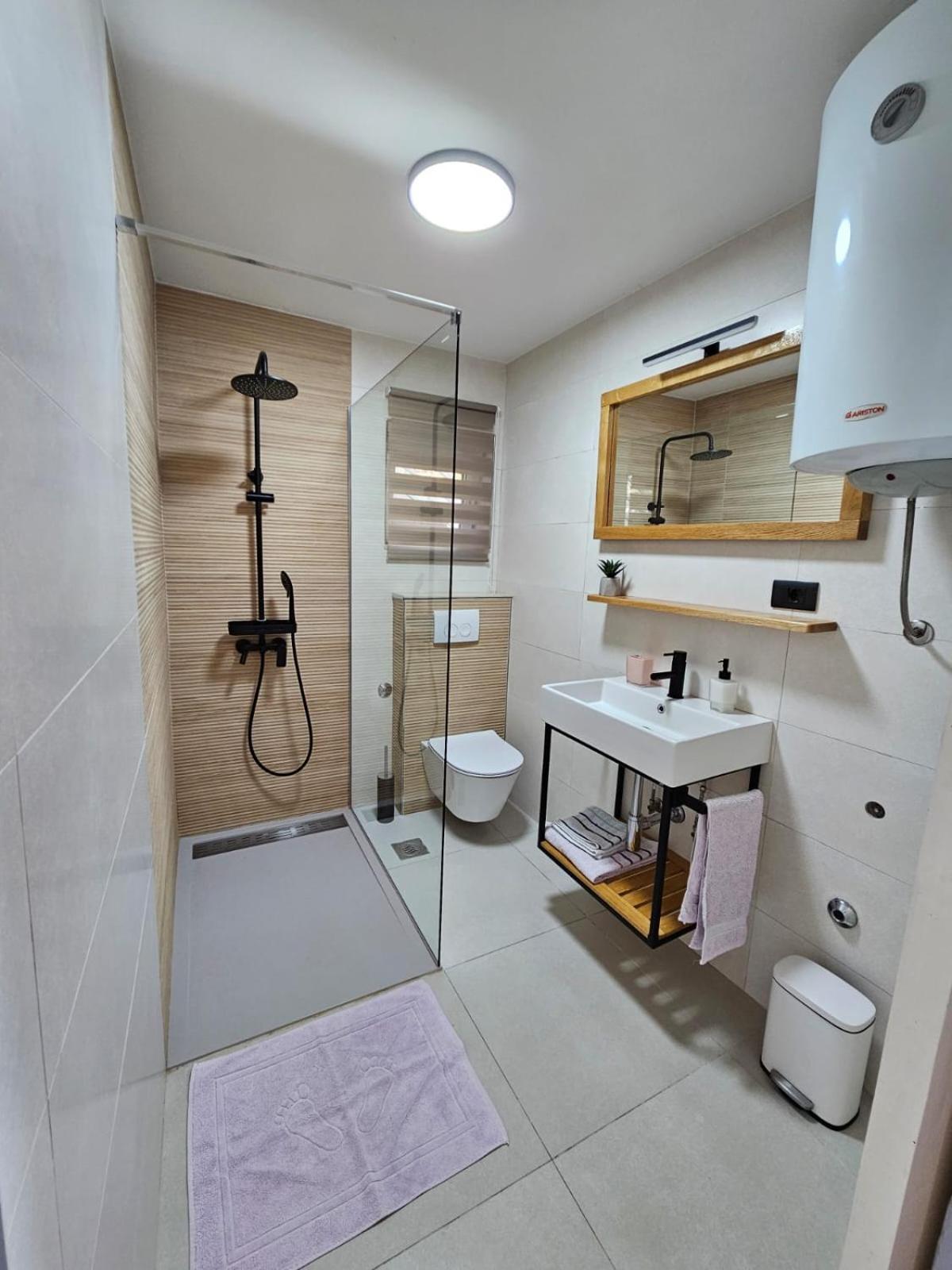 Apartments Gabi Omis Bagian luar foto