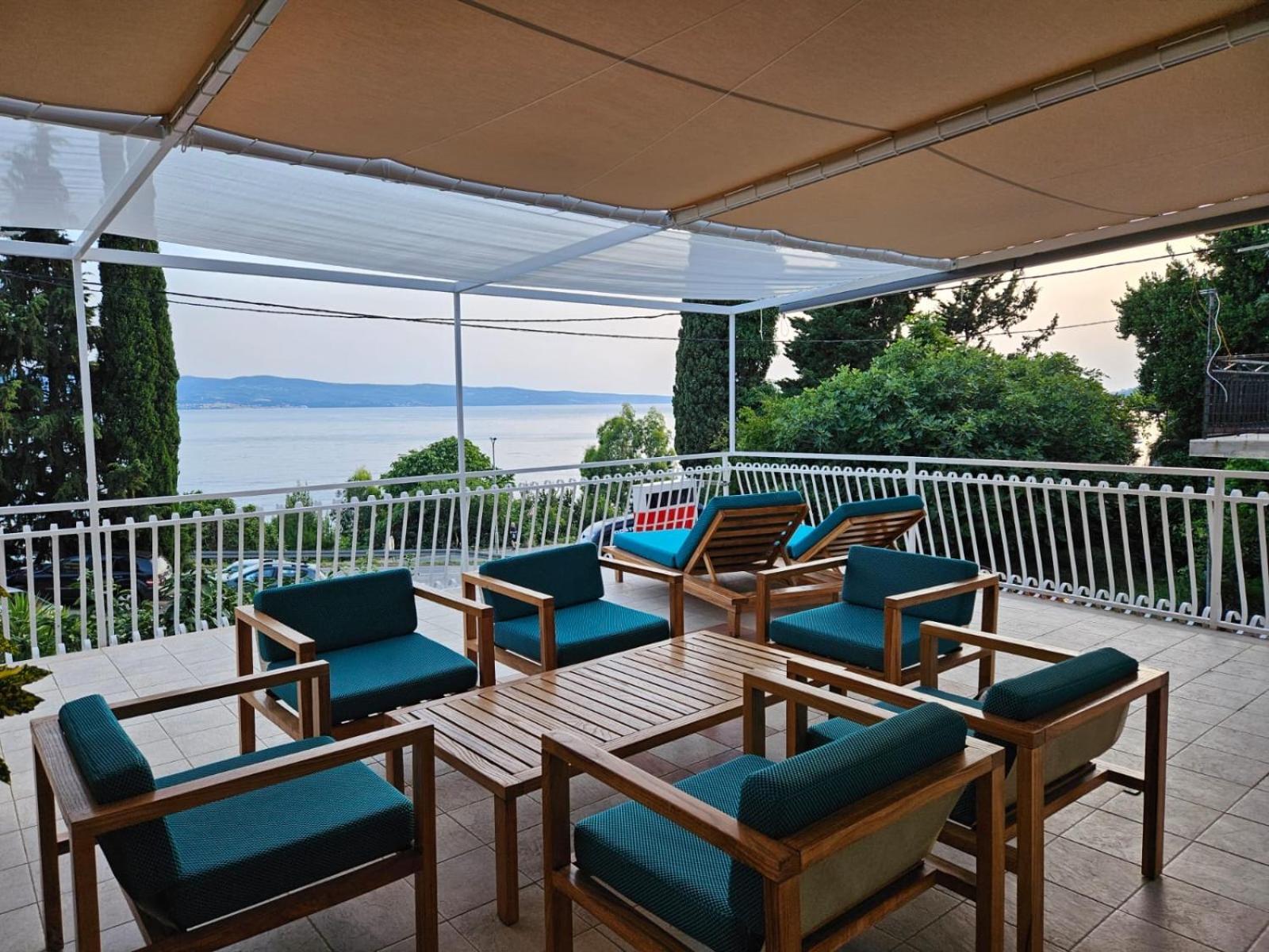 Apartments Gabi Omis Bagian luar foto