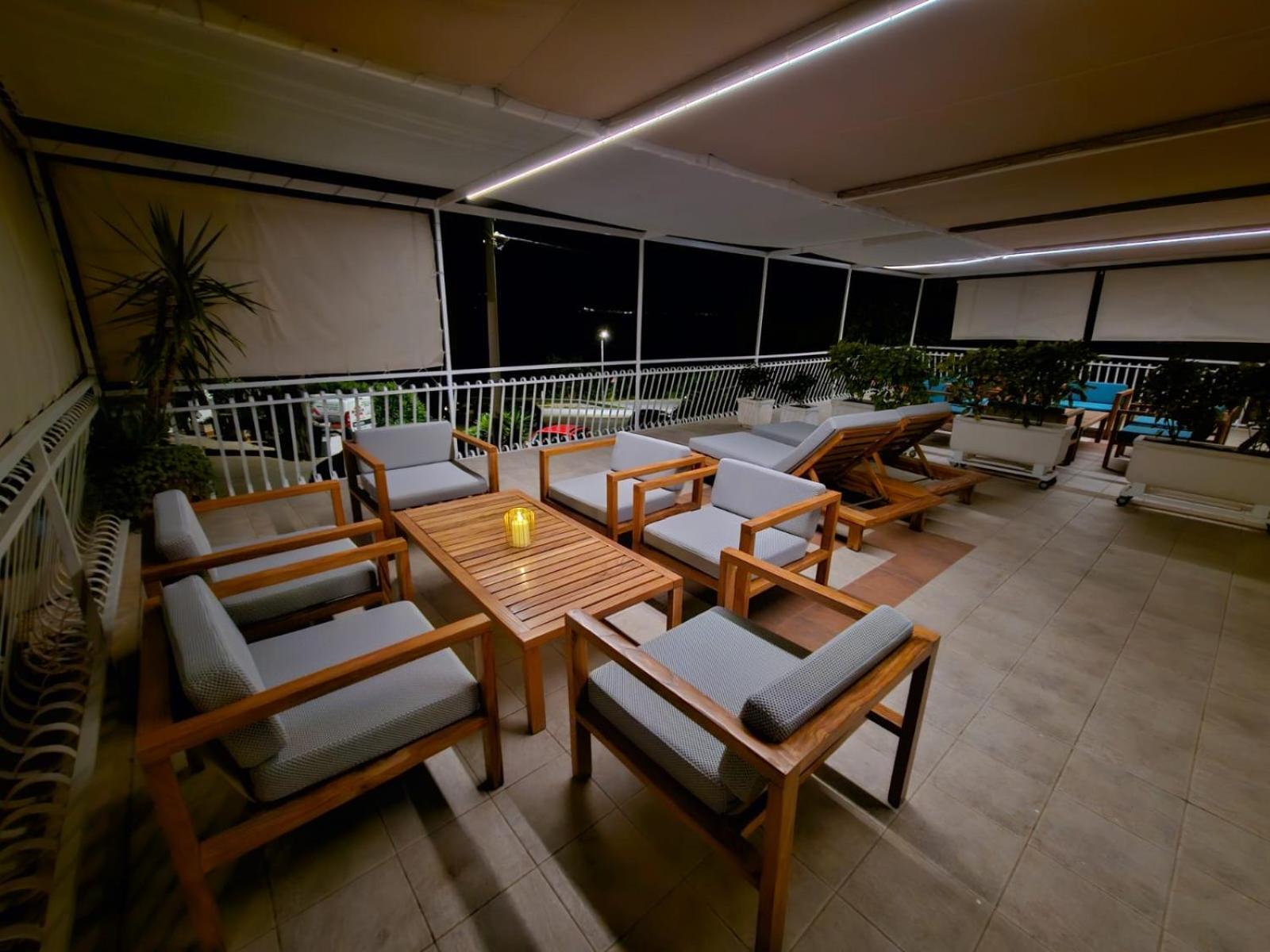 Apartments Gabi Omis Bagian luar foto