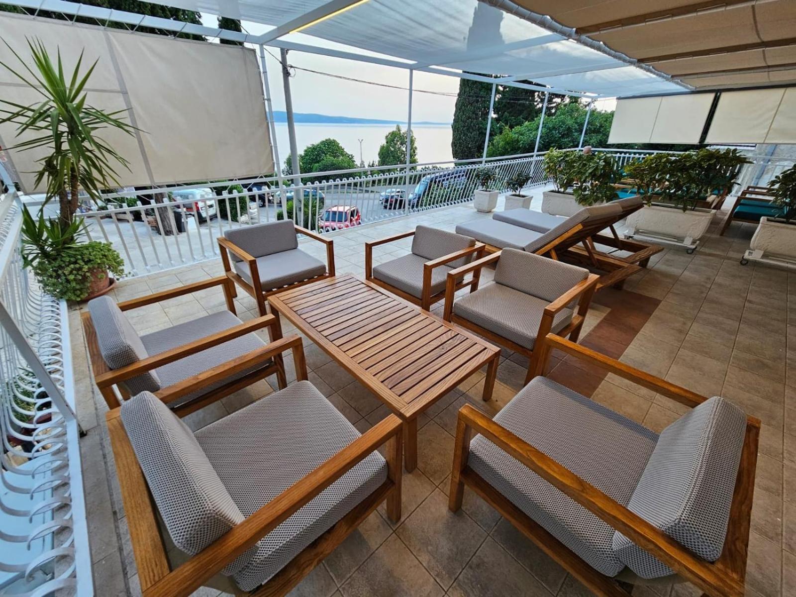 Apartments Gabi Omis Bagian luar foto